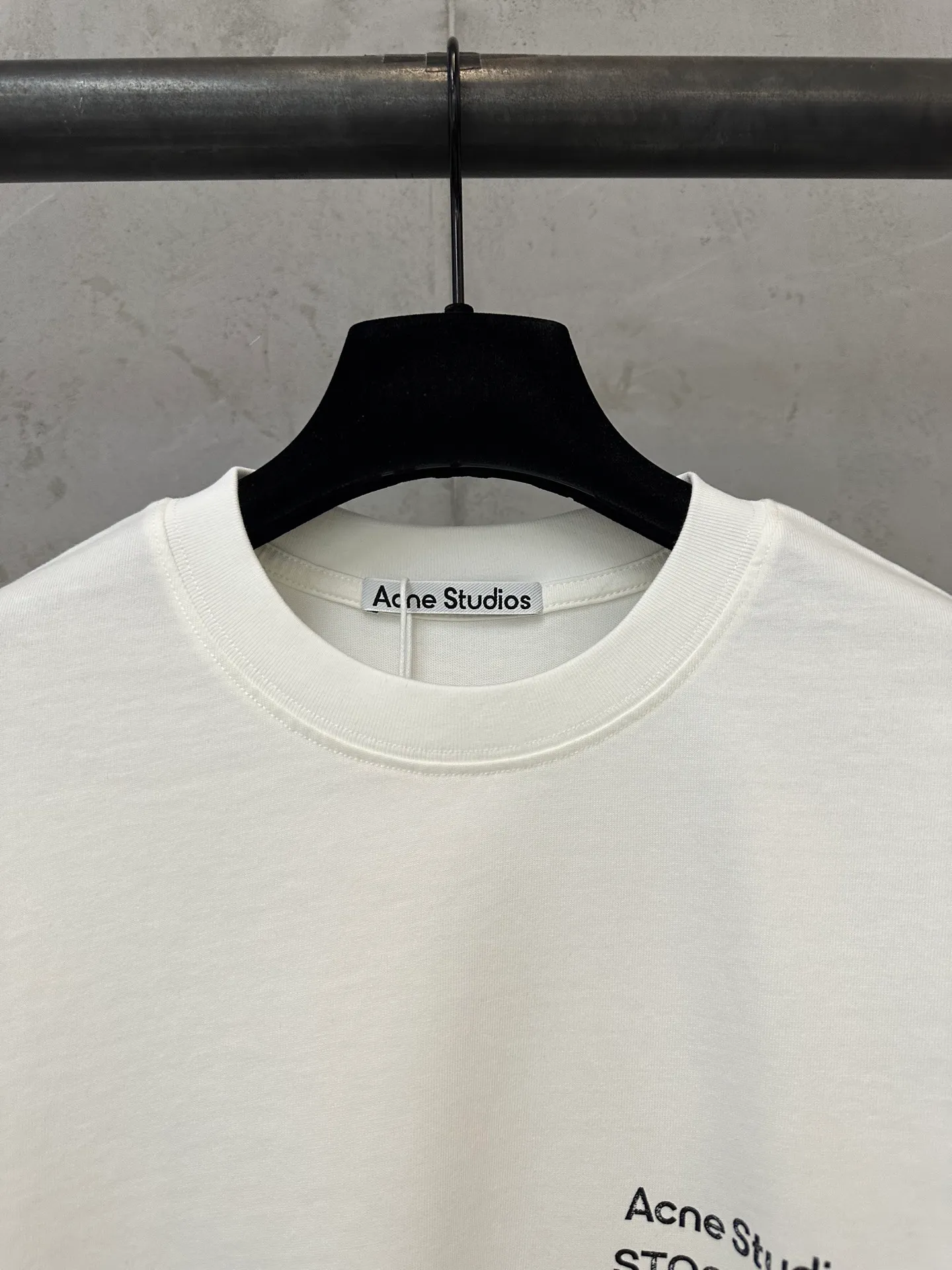 ￼ 150 Acne studios Acne 26ss Classic small label printed short-sleeved T-shirt Fabric: High-definition super heavyweight cotton double yarn compact Xinjiang cotton Weight gram Paired with 2*2 Salona rib Clean cloth surface Clear cloth texture Tight feel Stiff High color fastness No change in shape No Color Change Customized hardware Thread Accessories Alignment Men and women Same Style Color: White Black Size: XS S M LXL